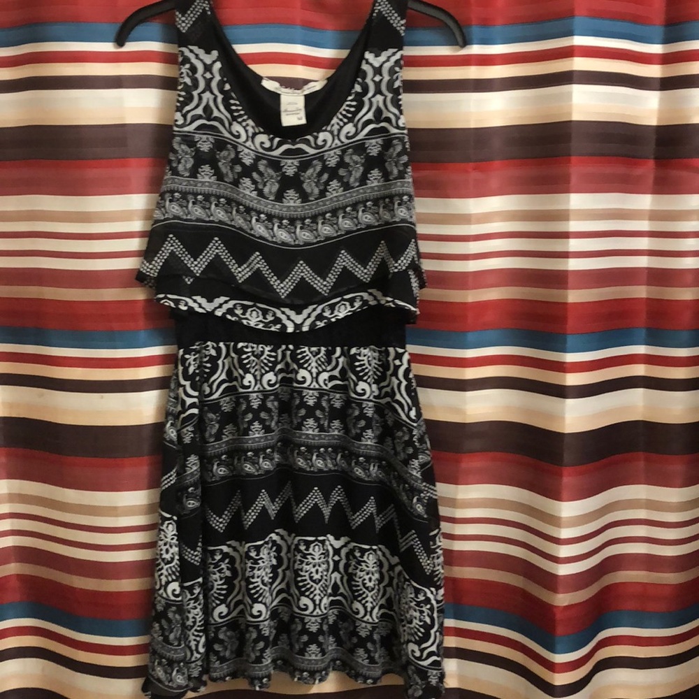 Black and white dress!!